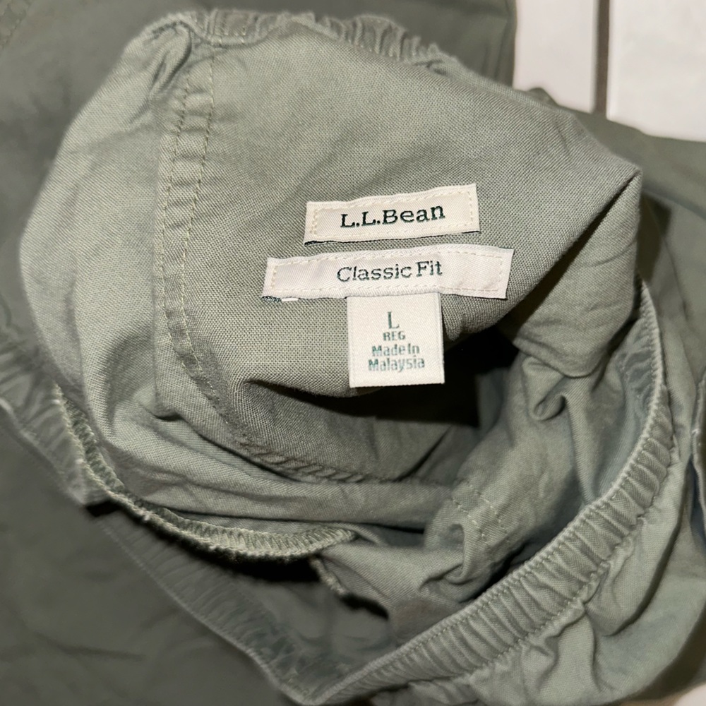L.L. Bean classic fit large cropped army green pants